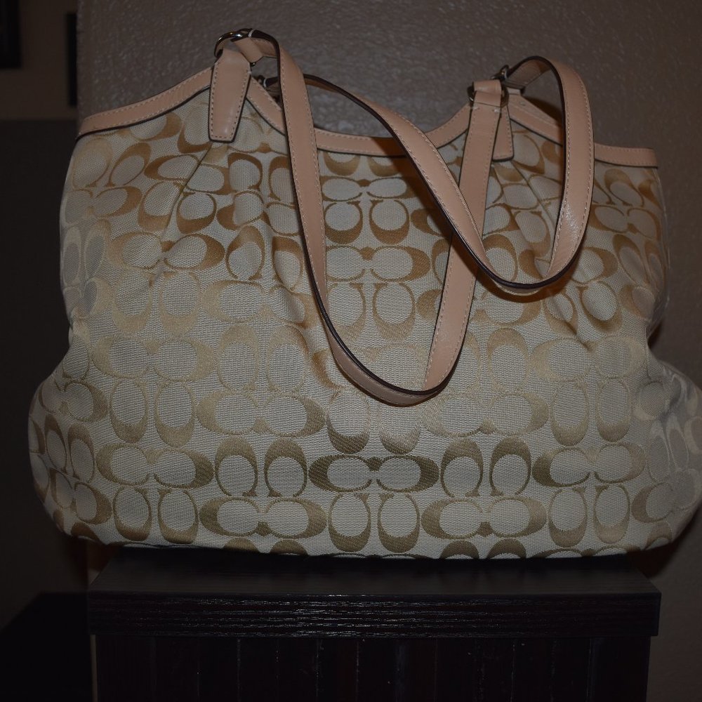 COACH HANDBAG